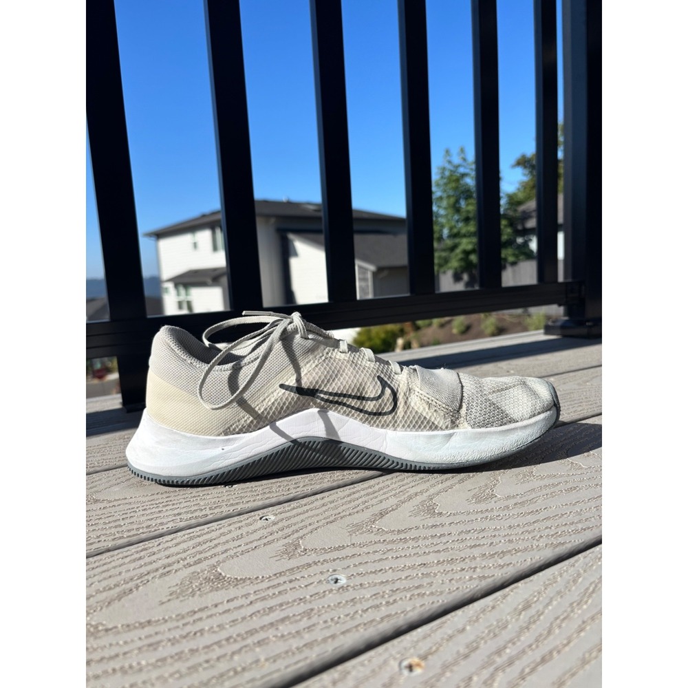 Nike MC Trainer 2 Men's Size 10.5 White Black Athletic Running Shoes Sneakers - Picture 2 of 11